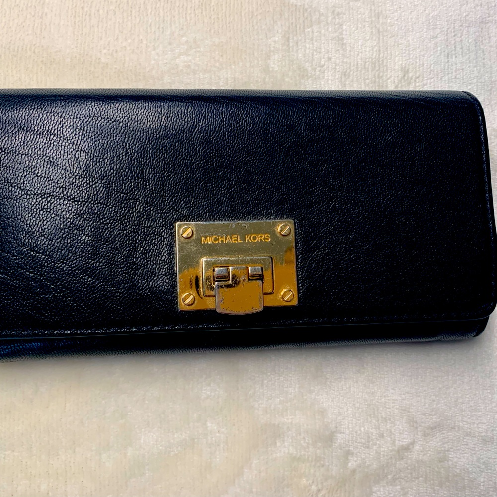 Michael Kors Carryall Wallet